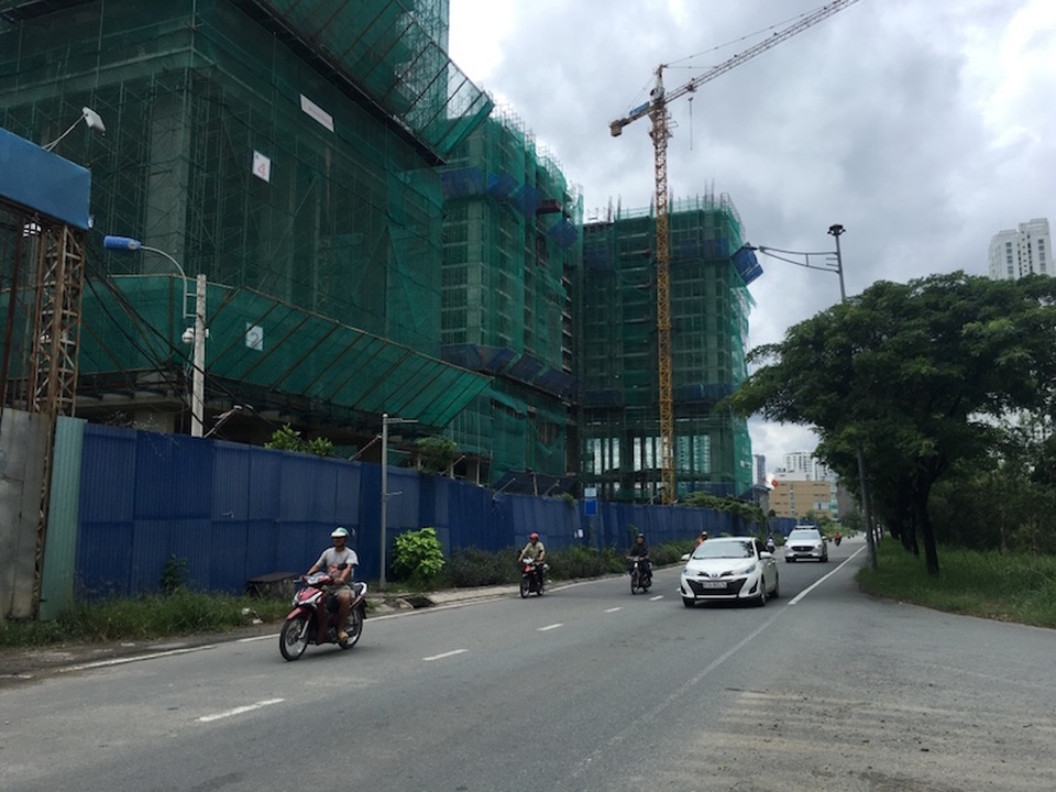 Bất động sản thấm đòn: Loạt dự án chết lâm sàng vì bị… siết tín dụng - 2 Bất động sản thấm đòn: Loạt dự án chết lâm sàng vì bị… siết tín dụng - 2