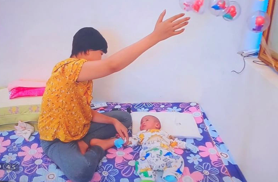 Hạnh phúc giản đơn của người mẹ ung thư vú giai đoạn cuối bên gia đình - 1 Hạnh phúc giản đơn của người mẹ ung thư vú giai đoạn cuối bên gia đình - 1
