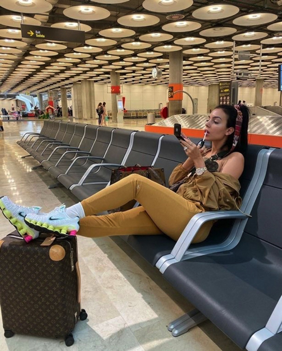 Bạn gái xinh đẹp chia sẻ niềm vui sau khi C.Ronaldo cán mốc 700 bàn thắng, - 2 Bạn gái xinh đẹp chia sẻ niềm vui sau khi C.Ronaldo cán mốc 700 bàn thắng, - 2