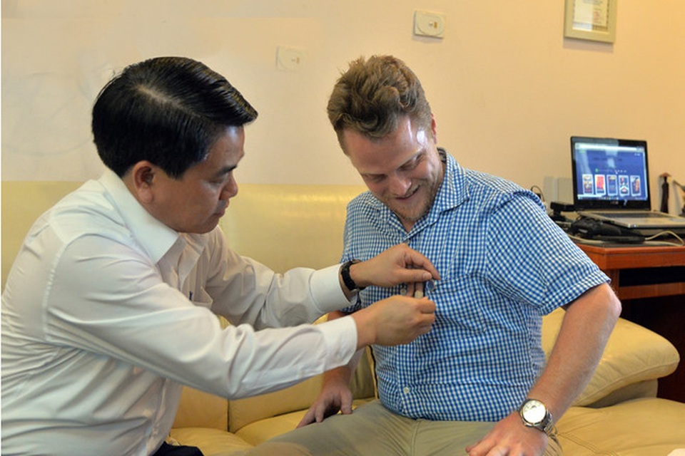 Ông Tây lội mương thối và hành trình 3 năm nhặt hàng nghìn tấn rác ở Hà Nội - 10 Ông Tây lội mương thối và hành trình 3 năm nhặt hàng nghìn tấn rác ở Hà Nội - 10