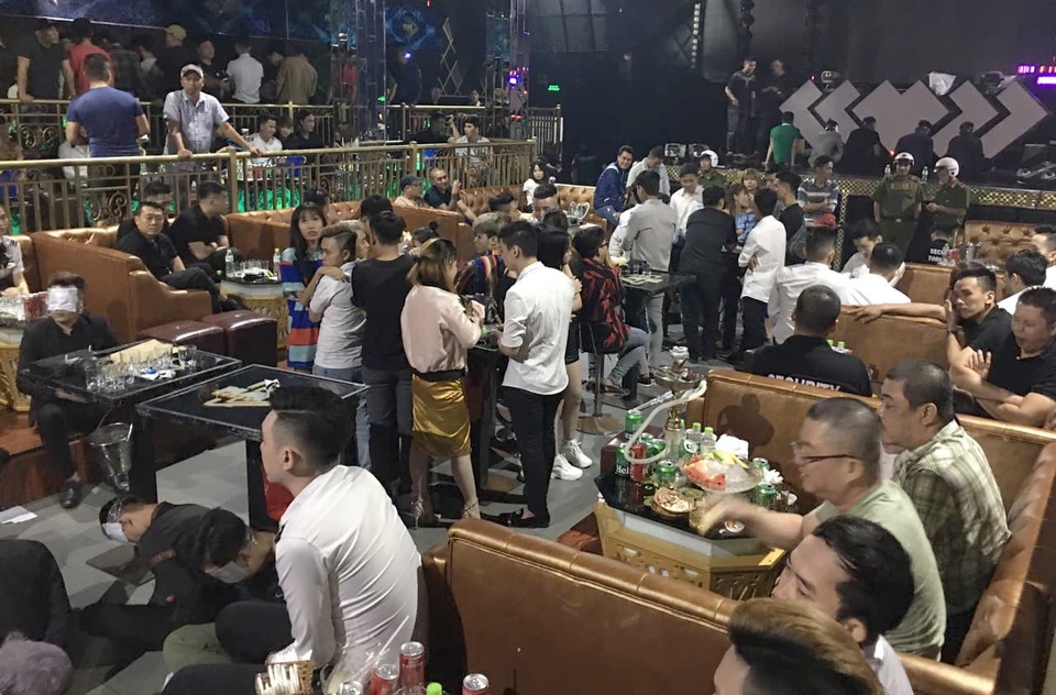 Hàng trăm người dương tính ma tuý trong quán bar Play House Club - 1 Hàng trăm người dương tính ma tuý trong quán bar Play House Club - 1