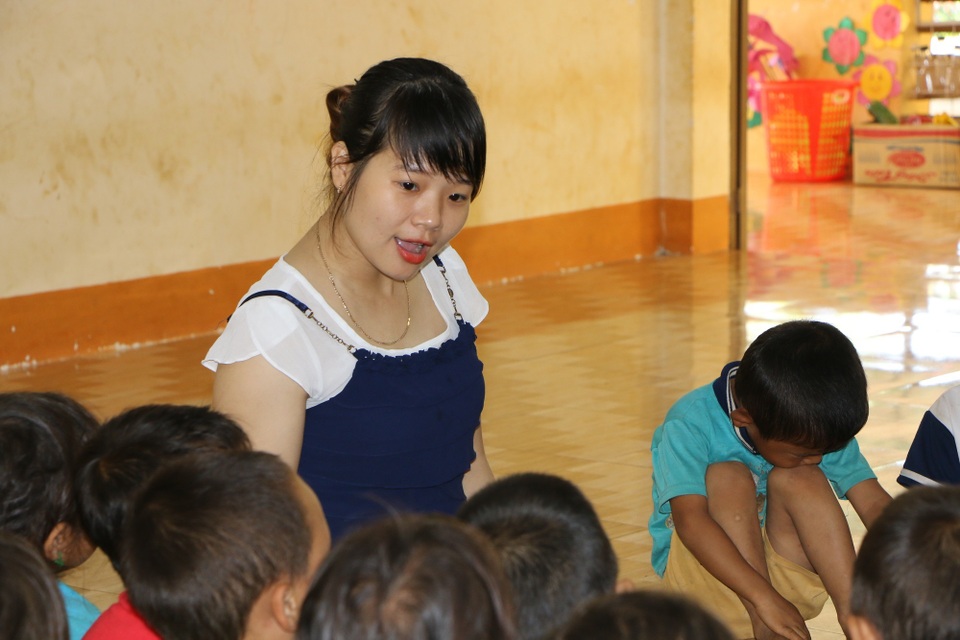 Sợ trò thất học, 8 cô giáo trẻ tình nguyện đứng lớp không lương - 6 Sợ trò thất học, 8 cô giáo trẻ tình nguyện đứng lớp không lương - 6