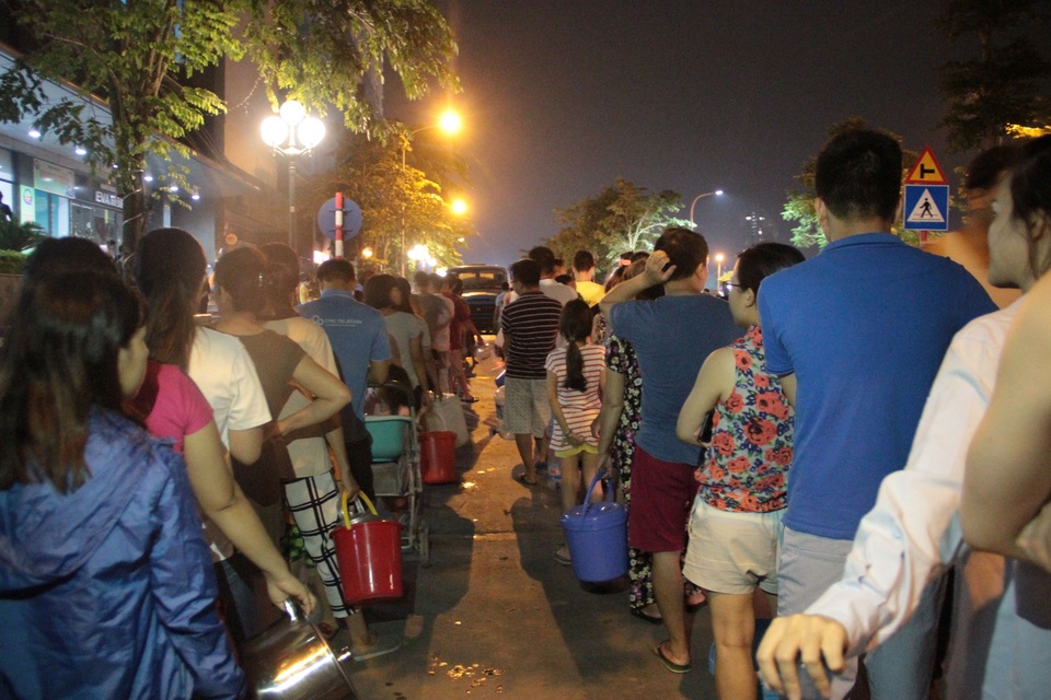 Nước sạch nhiễm dầu: Nếu tự mang nước đi kiểm nghiệm chất lượng, bạn cần chú ý những điều này - 1 Nước sạch nhiễm dầu: Nếu tự mang nước đi kiểm nghiệm chất lượng, bạn cần chú ý những điều này - 1