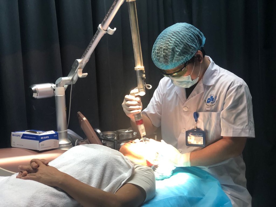 Má bị cày nát, thâm xì sau chữa nám tại spa - 3 Má bị cày nát, thâm xì sau chữa nám tại spa - 3