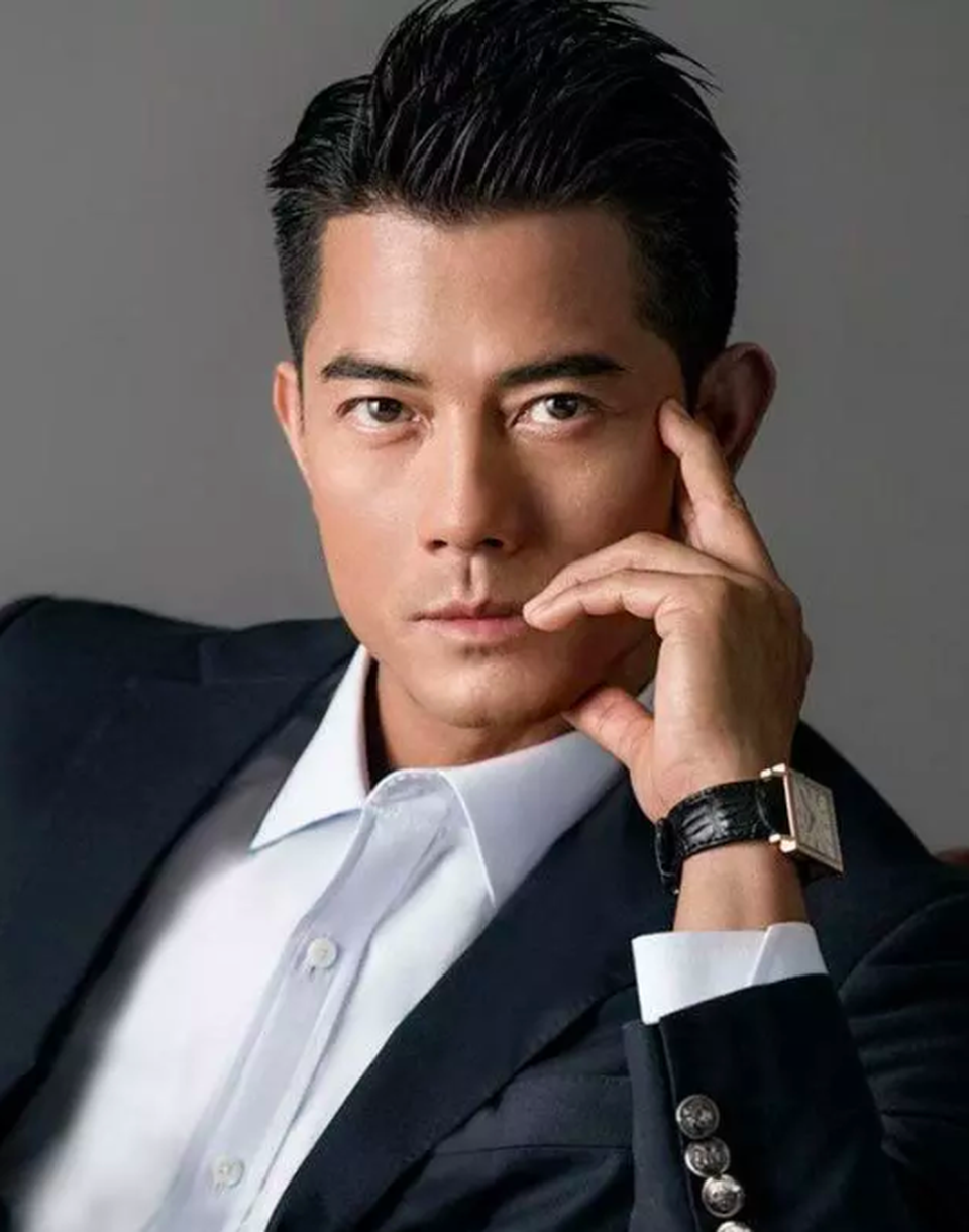 Kết hôn 2 năm, Quách Phú Thành tự hào nắm tay vợ nơi đông người - 7