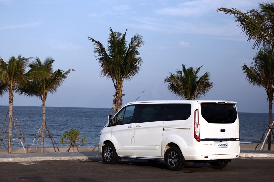 Ford Tourneo - Triết lí thực dụng xe Mỹ - 8 Ford Tourneo - Triết lí thực dụng xe Mỹ - 8