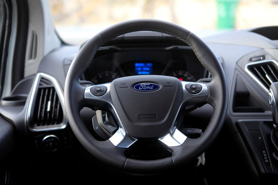 Ford Tourneo - Triết lí thực dụng xe Mỹ - 12 Ford Tourneo - Triết lí thực dụng xe Mỹ - 12