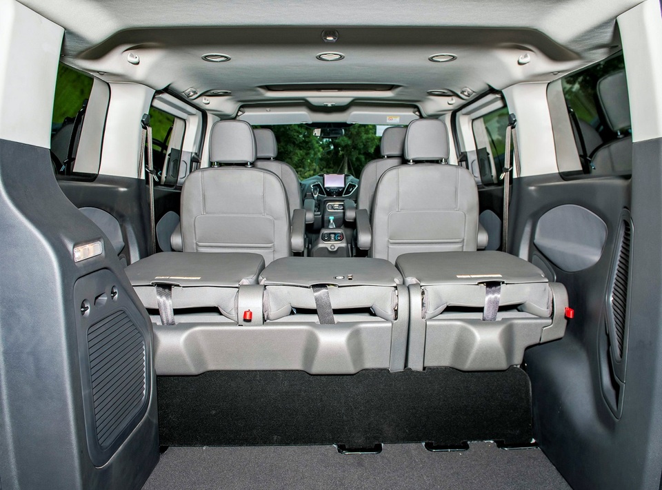 Ford Tourneo - Triết lí thực dụng xe Mỹ - 14 Ford Tourneo - Triết lí thực dụng xe Mỹ - 14