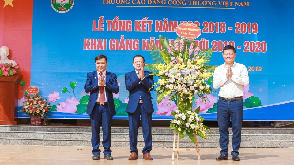 Trường Cao đẳng Công thương Việt Nam tưng bừng chào đón năm học 2019-2020 - 4 Trường Cao đẳng Công thương Việt Nam tưng bừng chào đón năm học 2019-2020 - 4