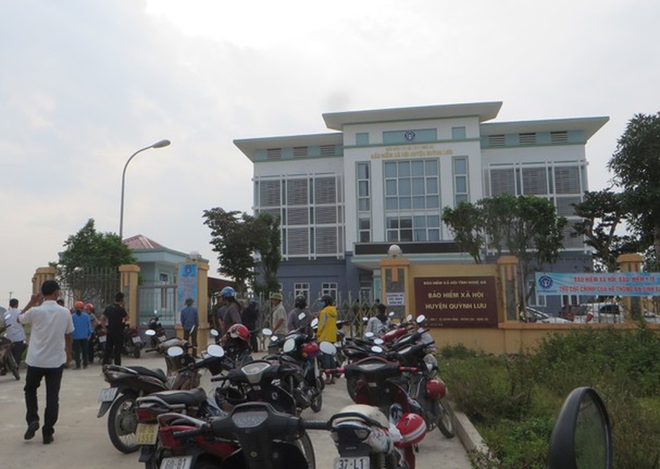 Truy tìm người đàn ông đi xe máy là nghi can sát hại dã man một bảo vệ - 1 Truy tìm người đàn ông đi xe máy là nghi can sát hại dã man một bảo vệ - 1