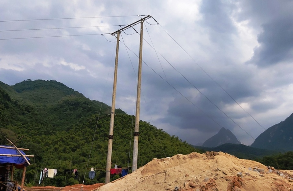 Đại công trường xây dựng trên đỉnh đồi Pom Ngồ - 4 Đại công trường xây dựng trên đỉnh đồi Pom Ngồ - 4