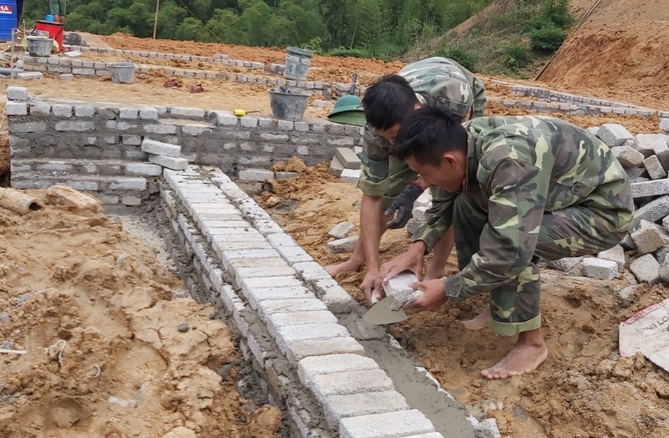 Đại công trường xây dựng trên đỉnh đồi Pom Ngồ - 7 Đại công trường xây dựng trên đỉnh đồi Pom Ngồ - 7