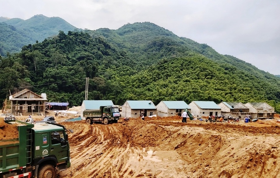 Đại công trường xây dựng trên đỉnh đồi Pom Ngồ - 3 Đại công trường xây dựng trên đỉnh đồi Pom Ngồ - 3