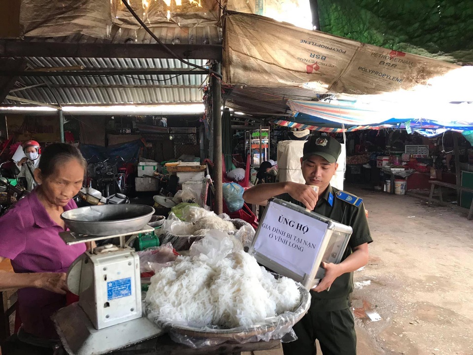 Nhiều tấm lòng hảo tâm hỗ trợ gia đình có 3 nạn nhân tử vong trong vụ TNGT - 3 Nhiều tấm lòng hảo tâm hỗ trợ gia đình có 3 nạn nhân tử vong trong vụ TNGT - 3