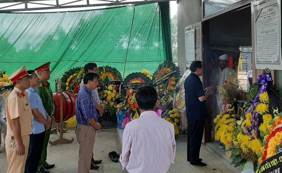 Nhiều tấm lòng hảo tâm hỗ trợ gia đình có 3 nạn nhân tử vong trong vụ TNGT - 1 Nhiều tấm lòng hảo tâm hỗ trợ gia đình có 3 nạn nhân tử vong trong vụ TNGT - 1