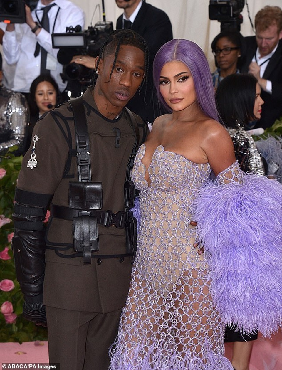 Kylie Jenner vẫn sống chung nhà với bạn trai cũ - 1