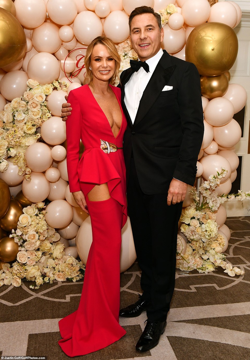 MC 48 tuổi Amanda Holden diện váy hở táo bạo - 3 MC 48 tuổi Amanda Holden diện váy hở táo bạo - 3