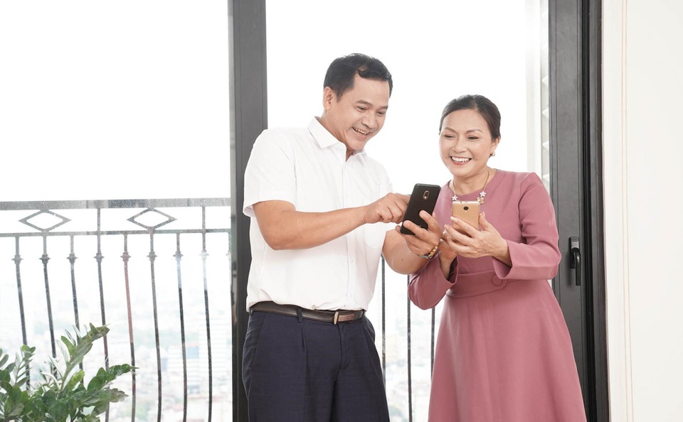 Điện thoại thông minh dành cho người già phá vỡ mọi rào cản về thế hệ - 1 Điện thoại thông minh dành cho người già phá vỡ mọi rào cản về thế hệ - 1