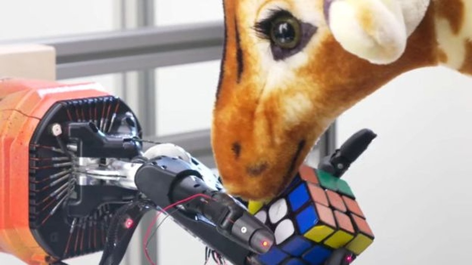 Bàn tay robot giải quyết khối Rubik chỉ trong khoảng 4 phút - 2 Bàn tay robot giải quyết khối Rubik chỉ trong khoảng 4 phút - 2