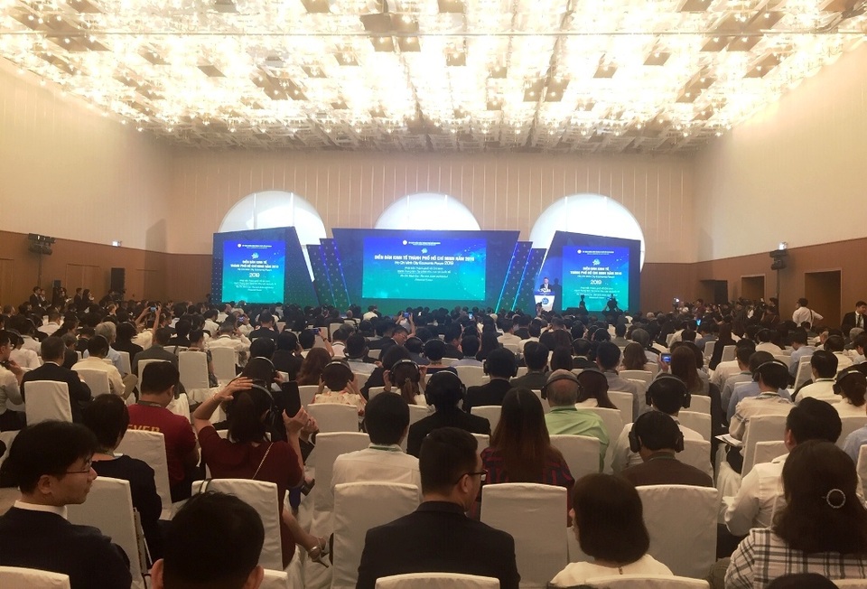TPHCM muốn “vươn mình” thành trung tâm tài chính khu vực và quốc tế - 1 TPHCM muốn “vươn mình” thành trung tâm tài chính khu vực và quốc tế - 1