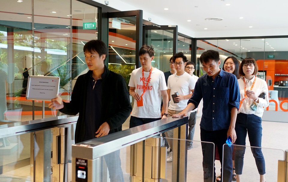 Trụ sở Shopee.jpg Trụ sở Shopee.jpg