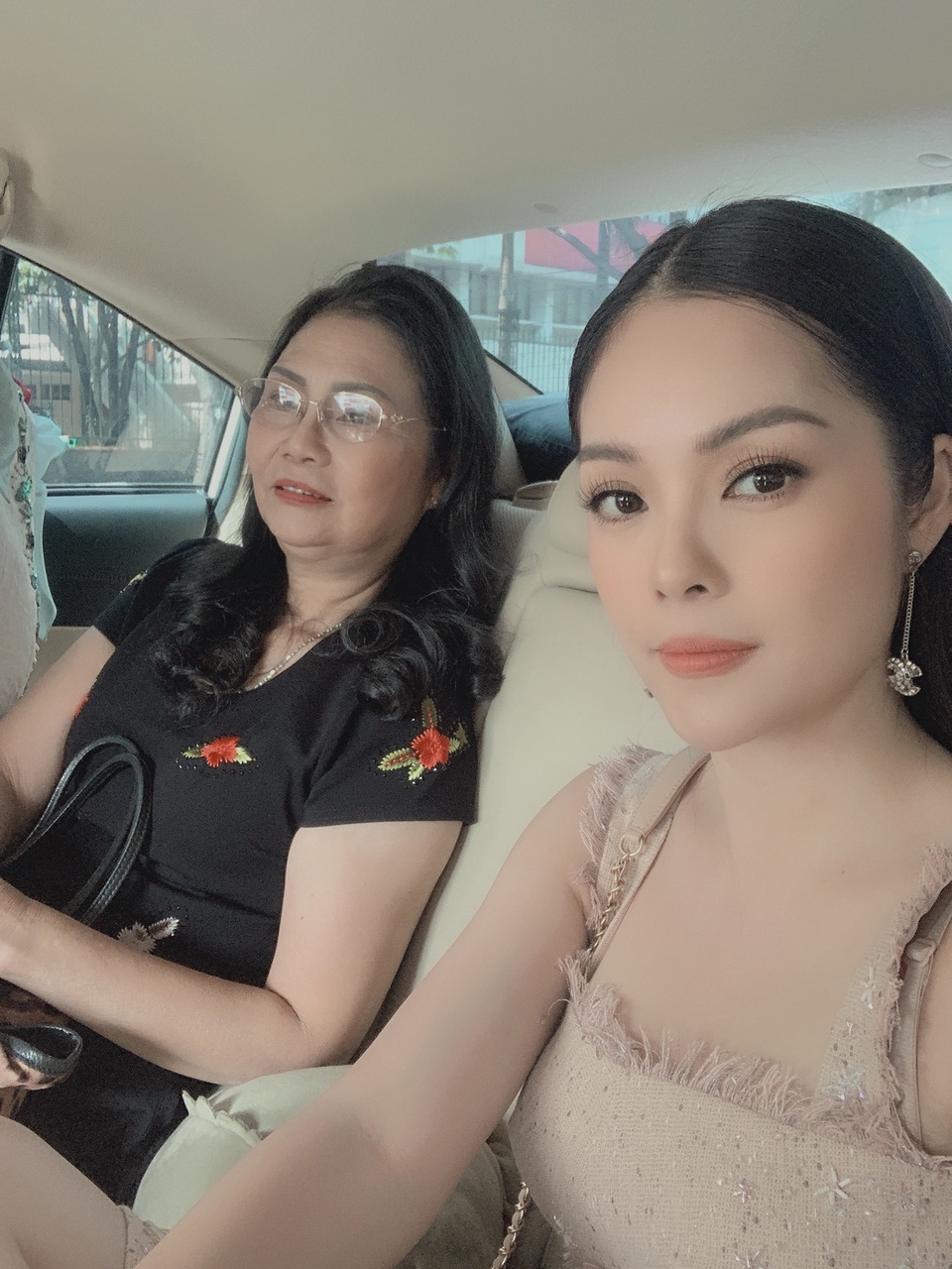 Dương Cẩm Lynh: “Giữa thời buổi vịn vào scandal để nổi tiếng, mẹ khuyên tôi cứ là mình” - 3