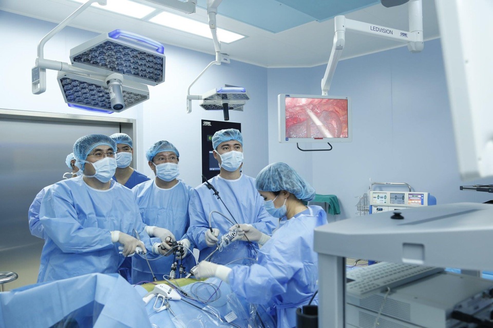 Phương pháp mới - bệnh nhân phẫu thuật cắt ung thư thực quản không cần mở bụng - 2 Phương pháp mới - bệnh nhân phẫu thuật cắt ung thư thực quản không cần mở bụng - 2