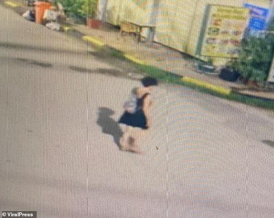 Nữ du khách uống say bị cưỡng bức tập thể - 2