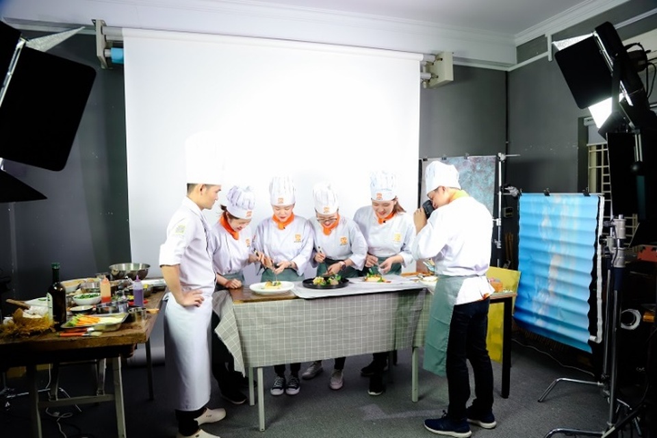 Thầy trò trường nghề hưởng ứng Ngày đầu bếp quốc tế 20.10 - 4 Thầy trò trường nghề hưởng ứng Ngày đầu bếp quốc tế 20.10 - 4