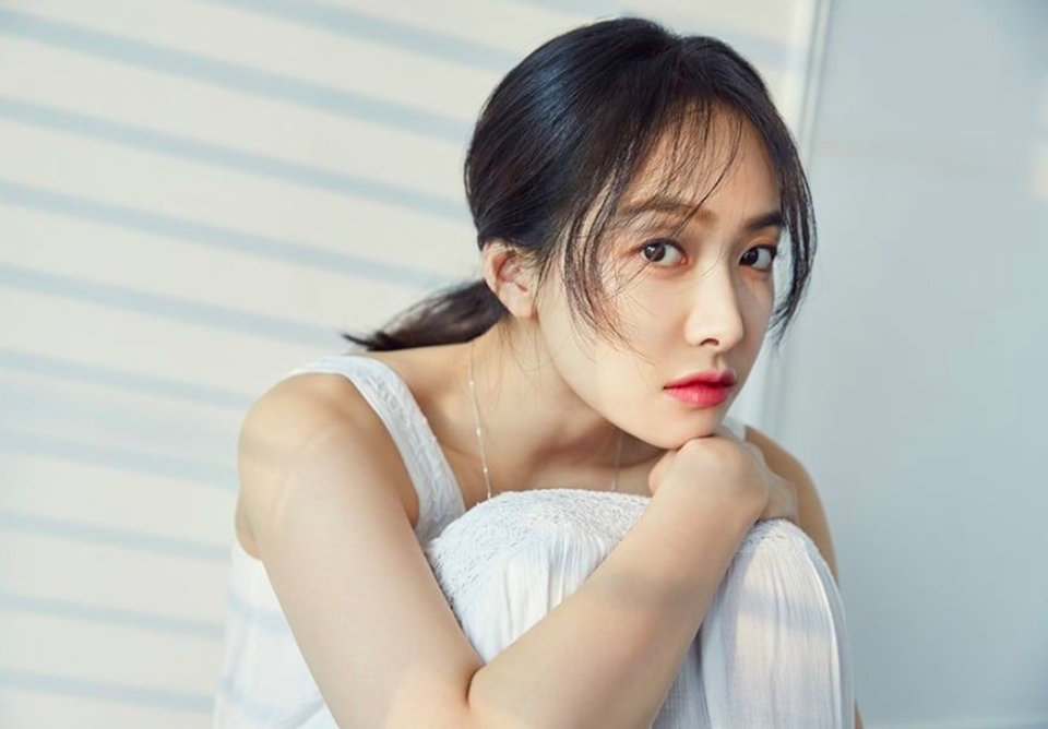 Vừa đăng hình tưởng nhớ Sulli, cựu thành viên của f(x) nhận bình luận chỉ trích - 3 Vừa đăng hình tưởng nhớ Sulli, cựu thành viên của f(x) nhận bình luận chỉ trích - 3