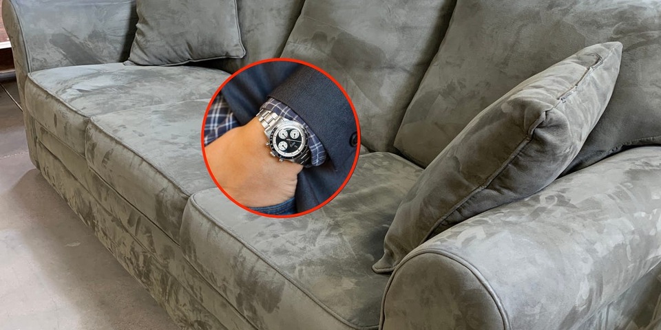 Mua ghế sô pha cũ, người phụ nữ “vớ” được chiếc đồng hồ 5,7 tỷ đồng - 1