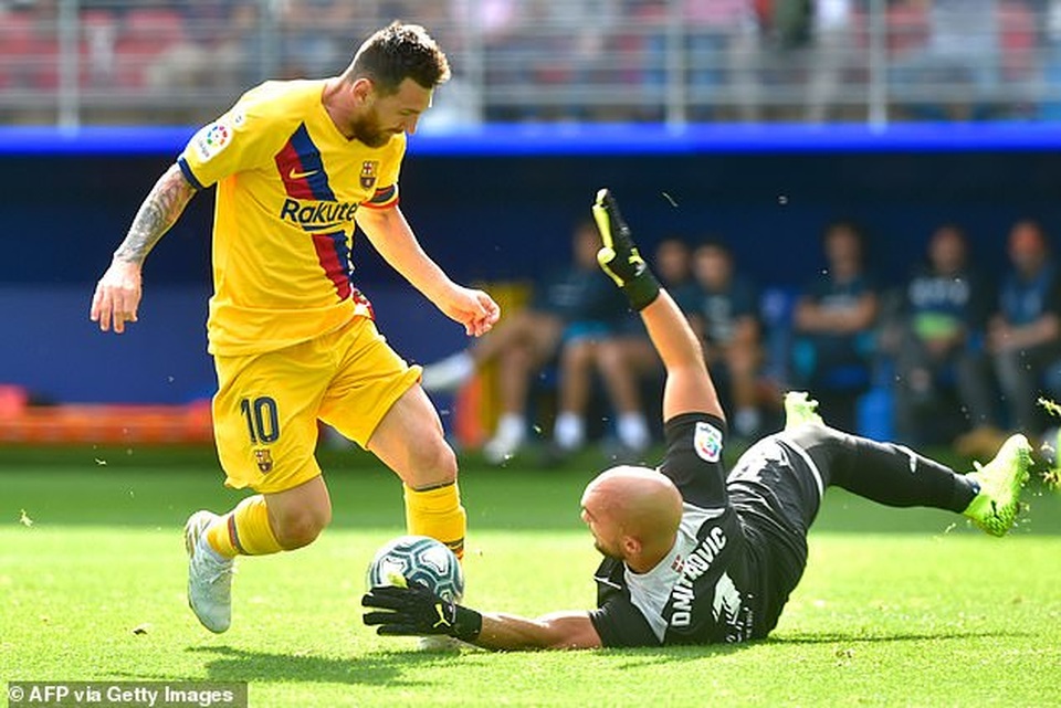 Messi, Suarez, Griezmann cùng lập công, Barcelona đại thắng “3 sao” - 7 Messi, Suarez, Griezmann cùng lập công, Barcelona đại thắng “3 sao” - 7