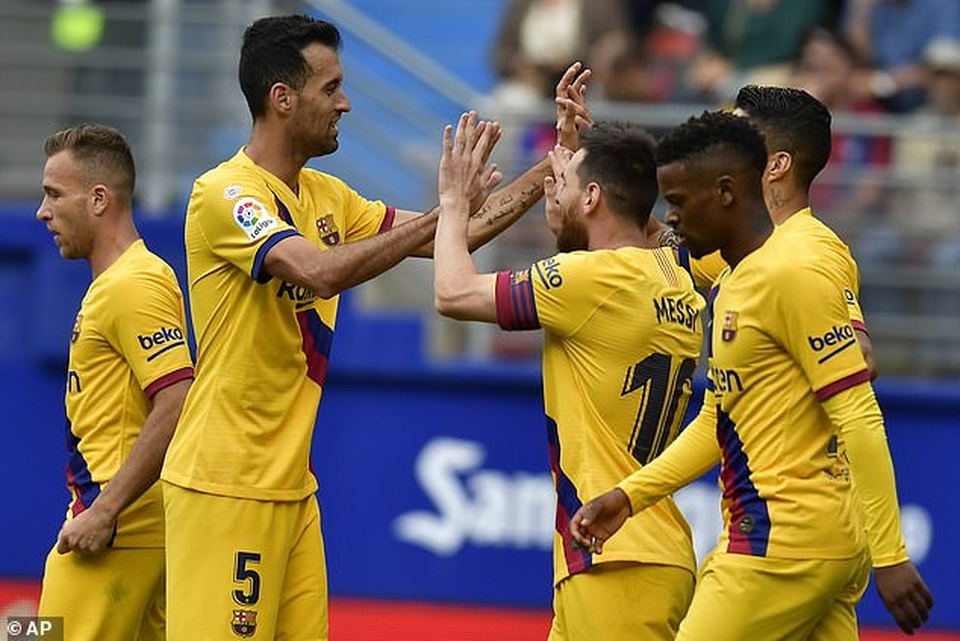 Messi, Suarez, Griezmann cùng lập công, Barcelona đại thắng “3 sao” - 9 Messi, Suarez, Griezmann cùng lập công, Barcelona đại thắng “3 sao” - 9