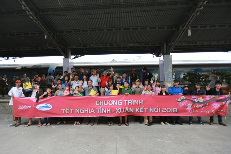 MobiFone cùng cả nước chung tay vì người nghèo - 2 MobiFone cùng cả nước chung tay vì người nghèo - 2