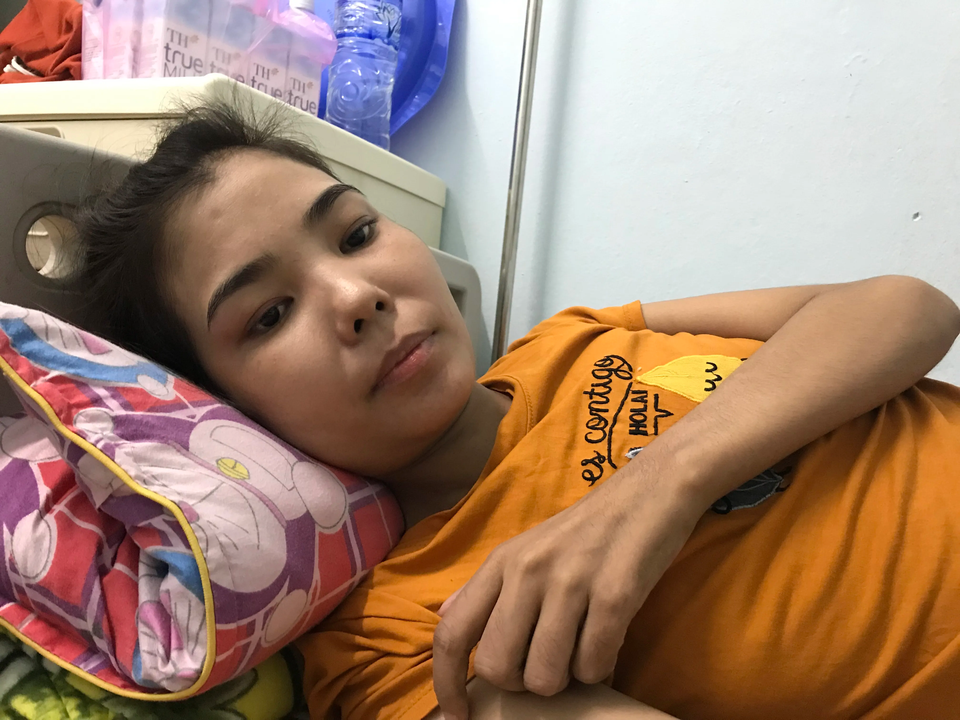 Người mẹ một chân khóc nghẹn ngào ước mơ trở về bên đứa con bé bỏng! - 2 Người mẹ một chân khóc nghẹn ngào ước mơ trở về bên đứa con bé bỏng! - 2