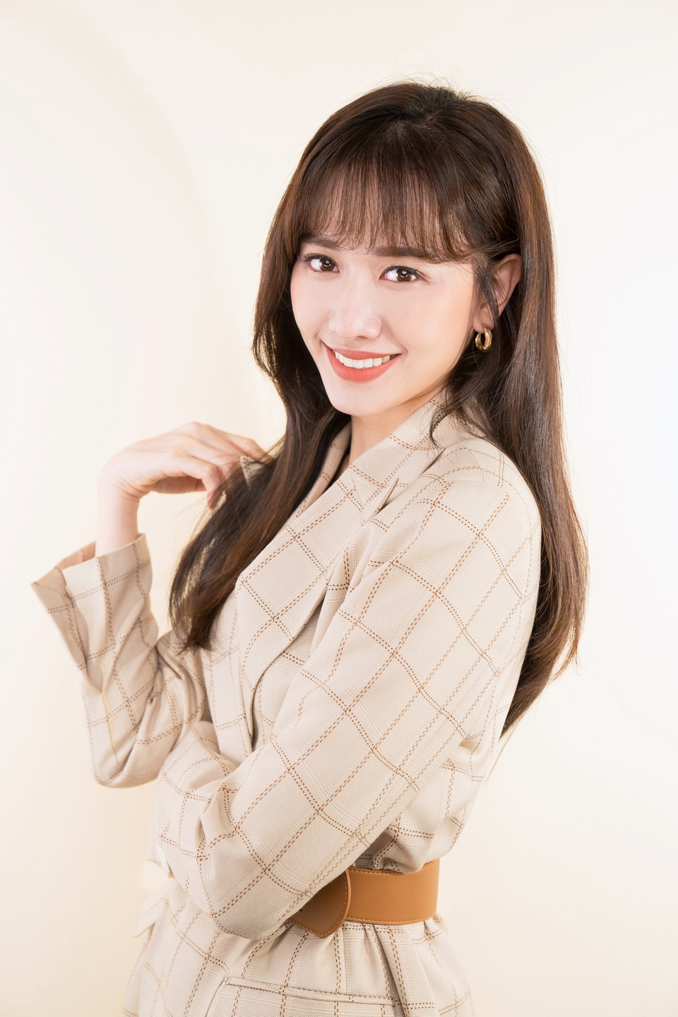 Hari Won tiết lộ bí quyết cho vẻ ngoài rạng rỡ - 1 Hari Won tiết lộ bí quyết cho vẻ ngoài rạng rỡ - 1