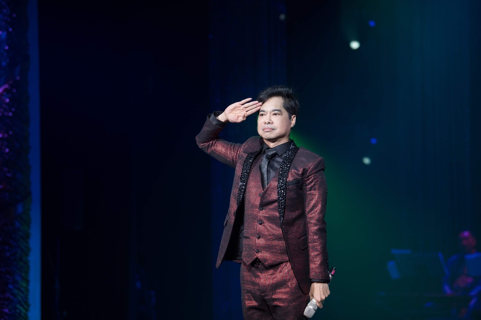 “Tiến sỹ hát bolero” Duy Cường gây sốc khi thể hiện 40 ca khúc trong một đêm - 5 “Tiến sỹ hát bolero” Duy Cường gây sốc khi thể hiện 40 ca khúc trong một đêm - 5