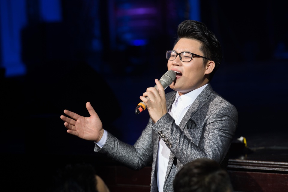 “Tiến sỹ hát bolero” Duy Cường gây sốc khi thể hiện 40 ca khúc trong một đêm - 1 “Tiến sỹ hát bolero” Duy Cường gây sốc khi thể hiện 40 ca khúc trong một đêm - 1