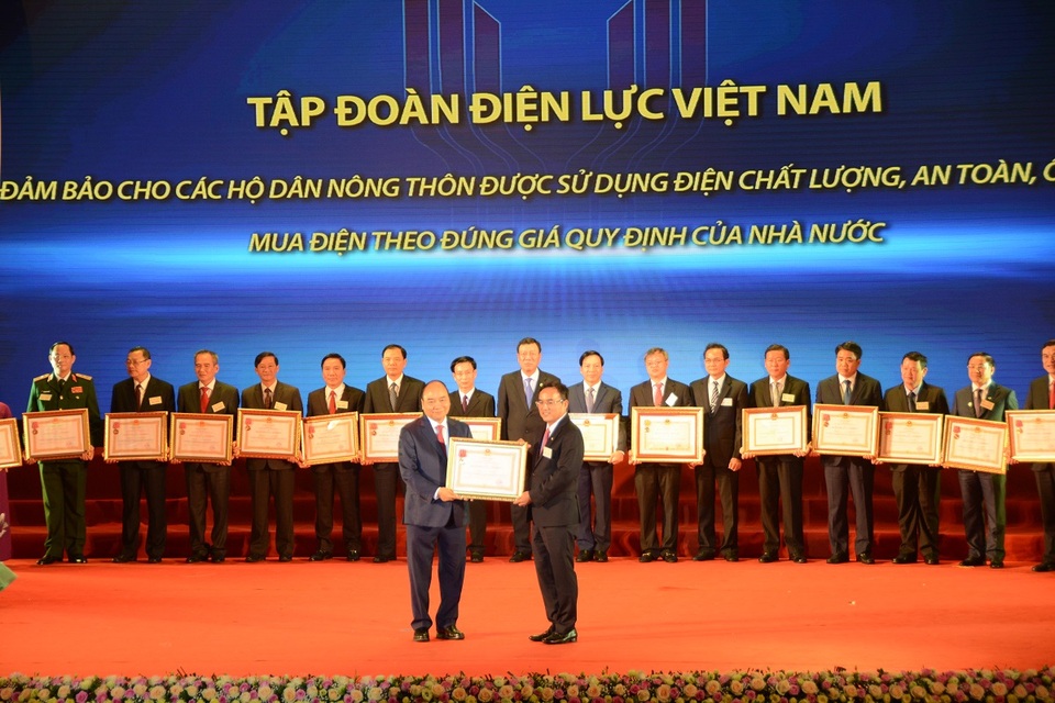 EVN đón nhận Huân chương Lao động hạng nhất vì những đóng góp cho chương trình xây dựng nông thôn mới - 1 EVN đón nhận Huân chương Lao động hạng nhất vì những đóng góp cho chương trình xây dựng nông thôn mới - 1