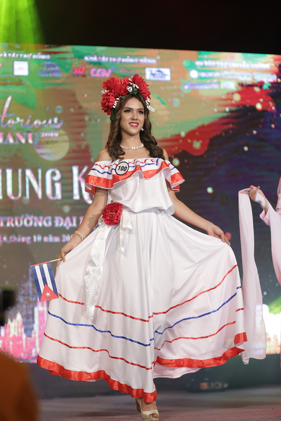 Nét đẹp khỏe khoắn, nóng bỏng của nữ sinh Cuba tại cuộc thi Hoa khôi ĐH Hà Nội - 1 Nét đẹp khỏe khoắn, nóng bỏng của nữ sinh Cuba tại cuộc thi Hoa khôi ĐH Hà Nội - 1