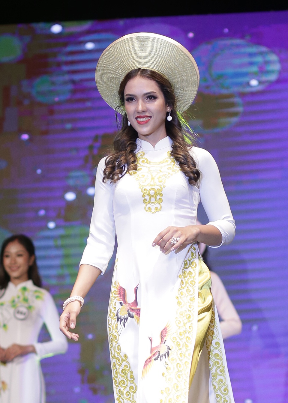 Nét đẹp khỏe khoắn, nóng bỏng của nữ sinh Cuba tại cuộc thi Hoa khôi ĐH Hà Nội - 2 Nét đẹp khỏe khoắn, nóng bỏng của nữ sinh Cuba tại cuộc thi Hoa khôi ĐH Hà Nội - 2