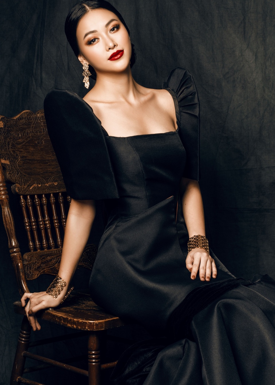 Phương Khánh đội vương miện tiền tỷ, khoe dáng bốc lửa trước thềm Miss Earth 2019 - 19 Phương Khánh đội vương miện tiền tỷ, khoe dáng bốc lửa trước thềm Miss Earth 2019 - 19
