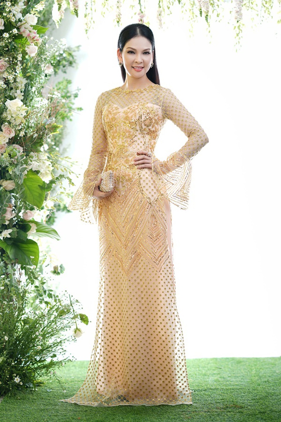 NTK Võ Việt Chung: “Hoa hậu bây giờ sống ảo nhiều quá” - 3 NTK Võ Việt Chung: “Hoa hậu bây giờ sống ảo nhiều quá” - 3