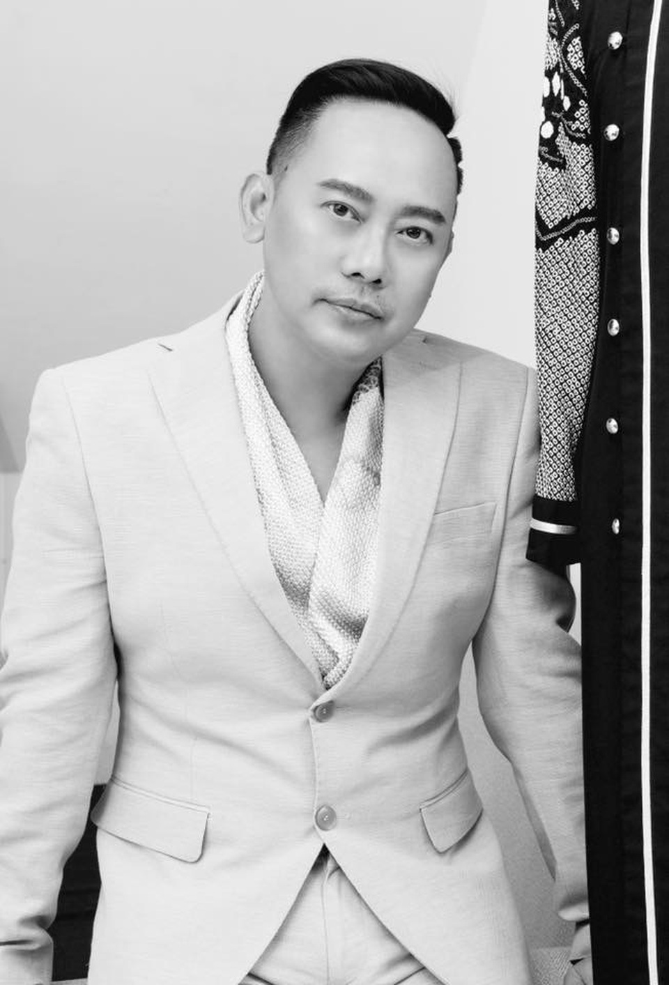 NTK Võ Việt Chung: “Hoa hậu bây giờ sống ảo nhiều quá” - 1 NTK Võ Việt Chung: “Hoa hậu bây giờ sống ảo nhiều quá” - 1