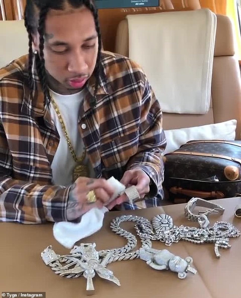 Rapper gốc Việt khoe vòng kim cương triệu đô - 1 Rapper gốc Việt khoe vòng kim cương triệu đô - 1