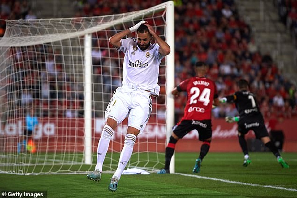 Thua Mallorca, Real Madrid mất ngôi đầu bảng vào tay Barcelona - 4 Thua Mallorca, Real Madrid mất ngôi đầu bảng vào tay Barcelona - 4