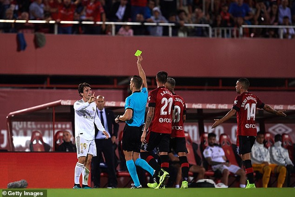 Thua Mallorca, Real Madrid mất ngôi đầu bảng vào tay Barcelona - 5 Thua Mallorca, Real Madrid mất ngôi đầu bảng vào tay Barcelona - 5