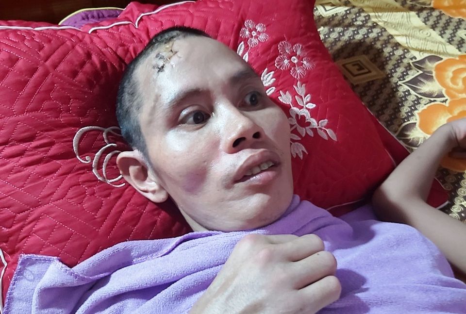 Xót thương người đàn ông từng bị lũ cuốn nhiều đêm khóc vật vã bên mộ con - 5 Xót thương người đàn ông từng bị lũ cuốn nhiều đêm khóc vật vã bên mộ con - 5