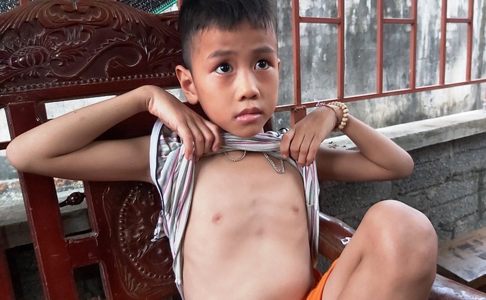 Xót thương người đàn ông từng bị lũ cuốn nhiều đêm khóc vật vã bên mộ con - 3 Xót thương người đàn ông từng bị lũ cuốn nhiều đêm khóc vật vã bên mộ con - 3