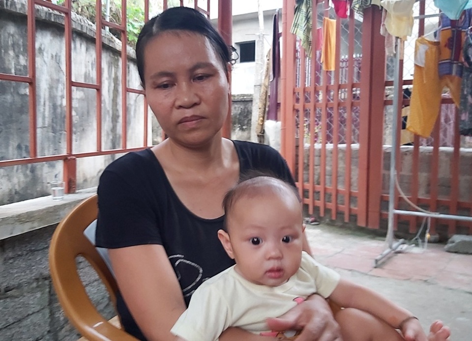 Xót thương người đàn ông từng bị lũ cuốn nhiều đêm khóc vật vã bên mộ con - 2 Xót thương người đàn ông từng bị lũ cuốn nhiều đêm khóc vật vã bên mộ con - 2